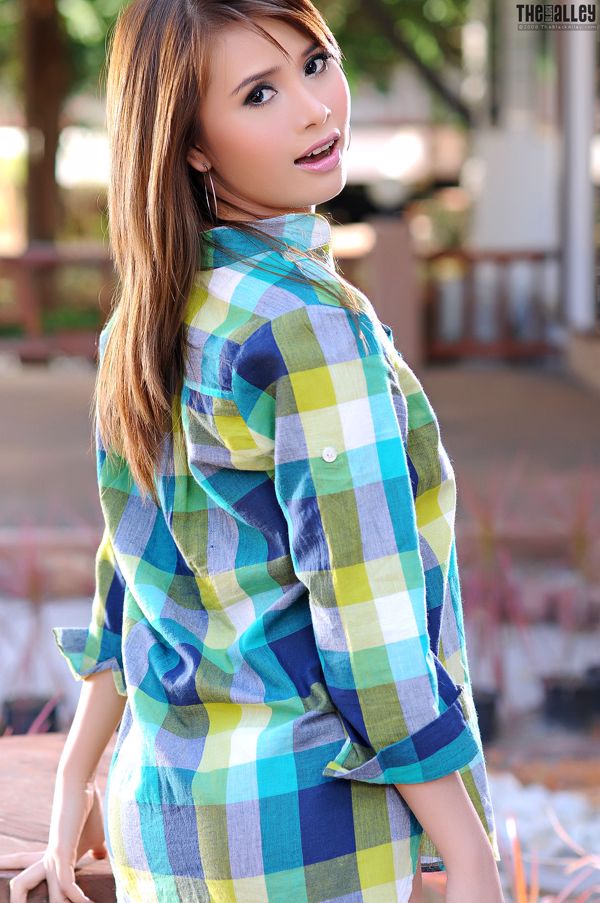 Kathy Cheow "เสื้อเชิ้ตลายตาราง" [The Black Alley]
