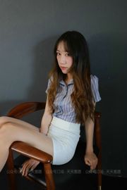 [IESS 奇思趣向] Si Xiangjia 829: Yiyi's "Long-Legged Intern" stockings and beautiful legs