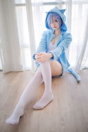 Chị Ono w "Rem Blue Elf"